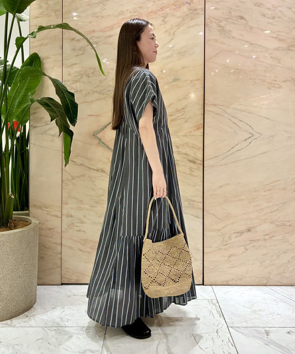 関 桂子さんの「BEAMS WOMEN｜【別注】ne Quittez pas / ボイル ストライプ フレンチスリーブ ワンピース」を使ったコーディネート