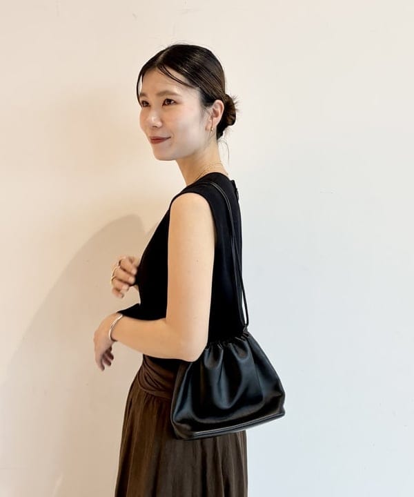 AONO SHIKAMAさんの「BEAMS WOMEN｜AK+1 / クロップド ブラウス」を使ったコーディネート