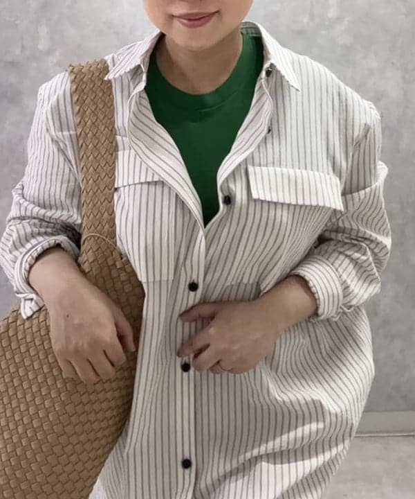 塚越 有紀さんの「BEAMS WOMEN｜NAGHEDI / イントレチャート ショルダーバッグ〈CAMEL〉」を使ったコーディネート