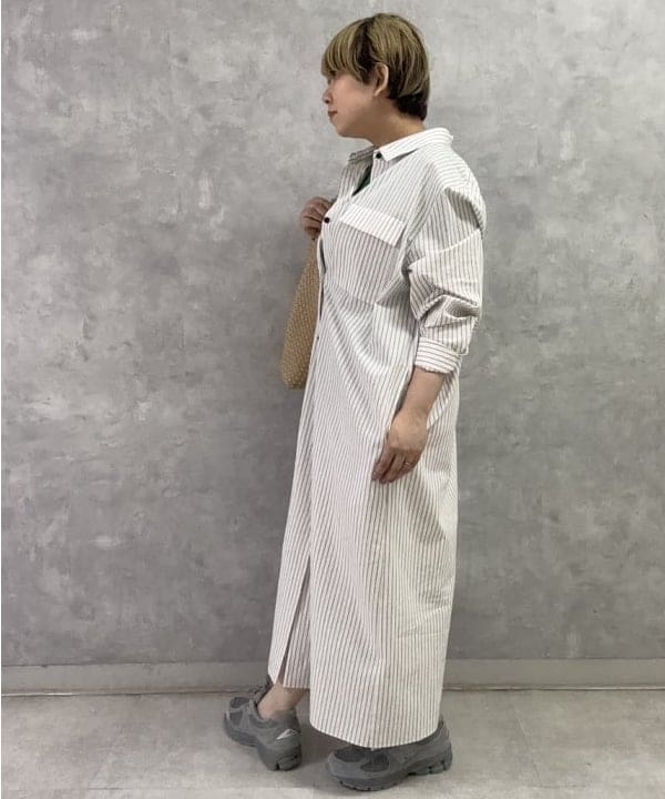 塚越 有紀さんの「BEAMS WOMEN｜NAGHEDI / イントレチャート ショルダーバッグ〈CAMEL〉」を使ったコーディネート