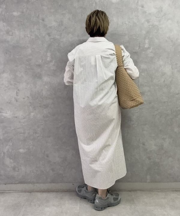 塚越 有紀さんの「BEAMS WOMEN｜NAGHEDI / イントレチャート ショルダーバッグ〈CAMEL〉」を使ったコーディネート