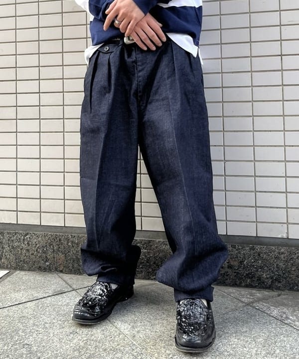 菊田 悠さんの「BEAMS WOMEN｜BEAMS PLUS / 2プリーツ デニム トラウザーズ」を使ったコーディネート