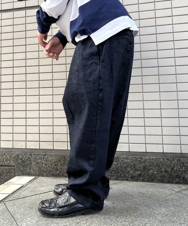 菊田 悠さんの「BEAMS WOMEN｜BEAMS PLUS / 2プリーツ デニム トラウザーズ」を使ったコーディネート