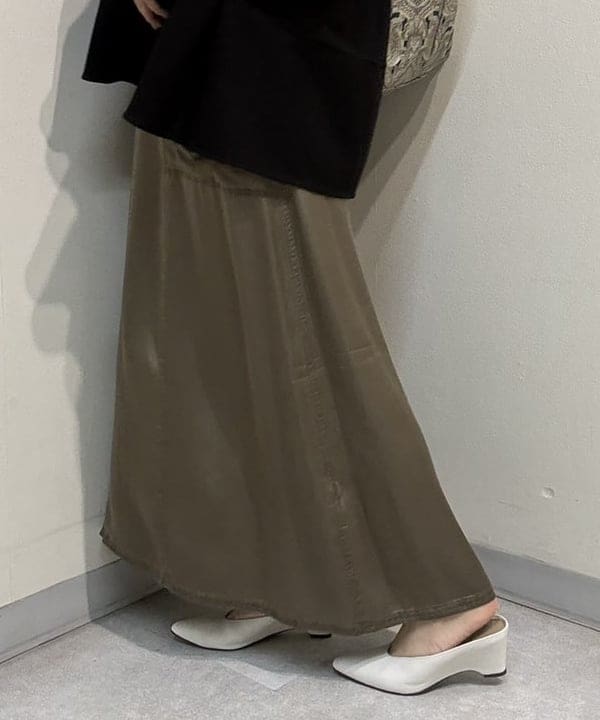 塚越 有紀さんの「BEAMS WOMEN｜【別注】A VACATION / ONYX ROAM トートバッグ」を使ったコーディネート