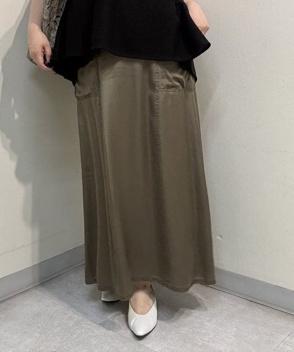 塚越 有紀さんの「BEAMS WOMEN｜【別注】A VACATION / ONYX ROAM トートバッグ」を使ったコーディネート