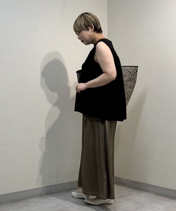 塚越 有紀さんの「BEAMS WOMEN｜【別注】A VACATION / ONYX ROAM トートバッグ」を使ったコーディネート