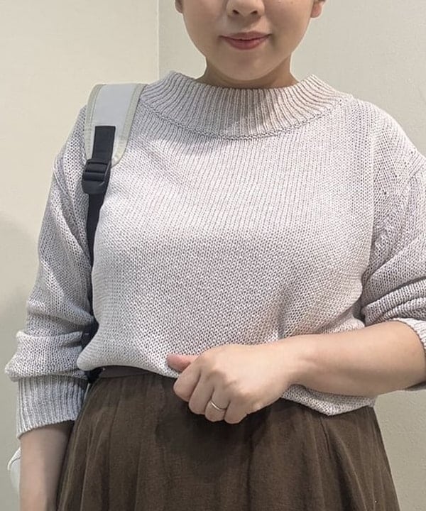 塚越 有紀さんの「BEAMS WOMEN｜AK+1 / 3ゲージ ボトルネック プルオーバー」を使ったコーディネート