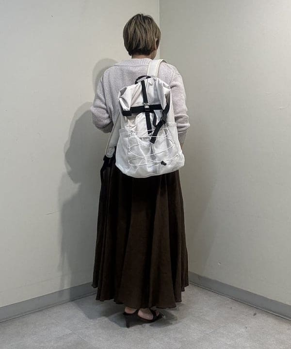 塚越 有紀さんの「BEAMS WOMEN｜AK+1 / 3ゲージ ボトルネック プルオーバー」を使ったコーディネート