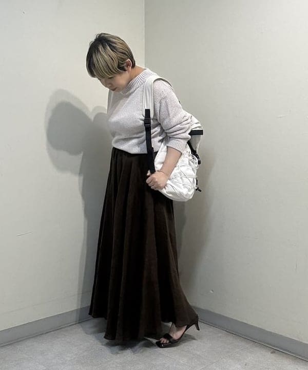 塚越 有紀さんの「BEAMS WOMEN｜AK+1 / 3ゲージ ボトルネック プルオーバー」を使ったコーディネート
