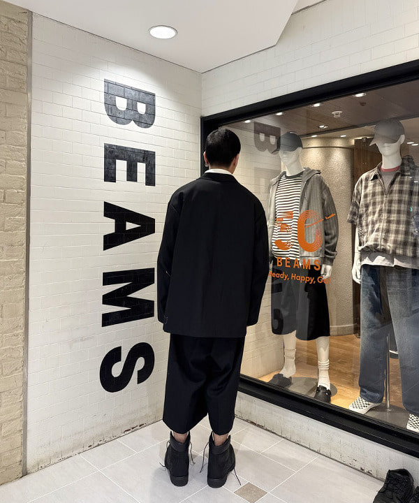 岡安 優馬さんの「BEAMS WOMEN｜【ワイドストレートフィット】ショート スラックス」を使ったコーディネート