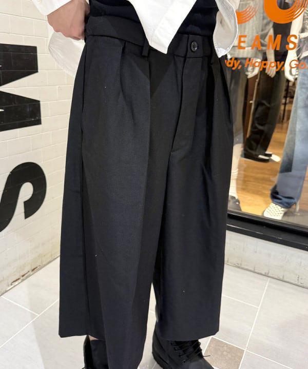 岡安 優馬さんの「BEAMS WOMEN｜【ワイドストレートフィット】ショート スラックス」を使ったコーディネート