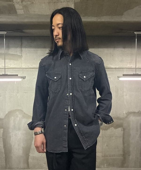 IHA(イハ)さんの「BEAMS WOMEN｜【別注】REMI RELIEF / Denim Western shirt Classic Fit  Fade Black」を使ったコーディネート