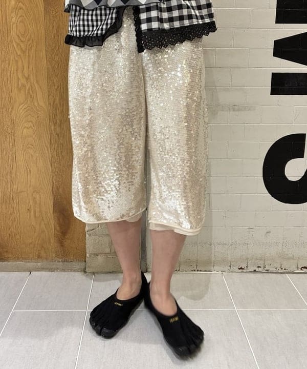 マツミヤさんの「BEAMS WOMEN｜maturely / スパンコール ハーフ パンツ」を使ったコーディネート