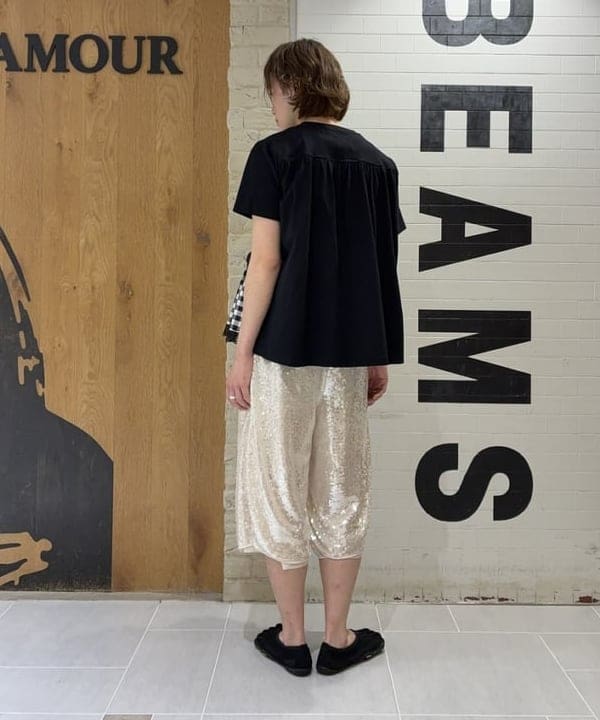 マツミヤさんの「BEAMS WOMEN｜maturely / スパンコール ハーフ パンツ」を使ったコーディネート