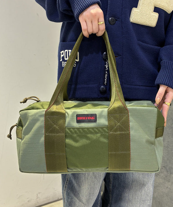 Hazukiさんの「BEAMS WOMEN｜【別注】BRIEFING / トラベル バッグ &rdquo;OLIVE&rdquo;」を使ったコーディネート