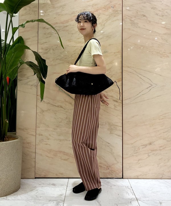 中丸　栞さんの「BEAMS WOMEN｜ブークレ クルーネック Tシャツ」を使ったコーディネート