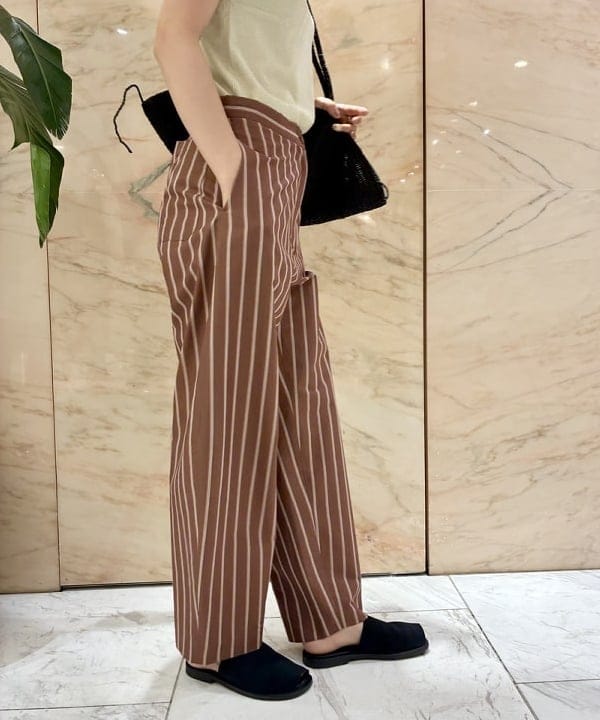 中丸　栞さんの「BEAMS WOMEN｜ブークレ クルーネック Tシャツ」を使ったコーディネート