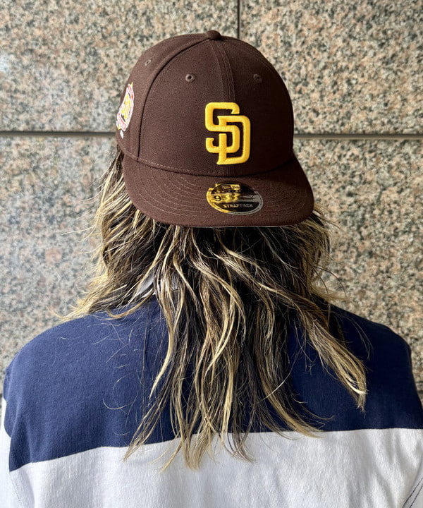 Ryohei Takataさんの「BEAMS WOMEN｜BEAMS｜【別注】NEW ERA / 50th LP 9FIFTY MLB Cap｜50周年記念 スペシャルデザイン｜9Fifty型 MLBロゴ 」を使ったコーディネート