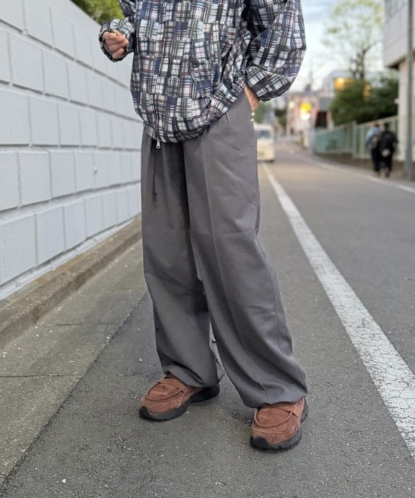 BAKU(東江 漠)さんの「BEAMS WOMEN｜ワイドストレート 2プリーツ  スラックス」を使ったコーディネート