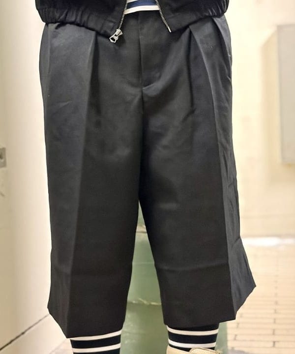 川端 大翔さんの「BEAMS WOMEN｜【ワイドストレートフィット】ショート スラックス」を使ったコーディネート