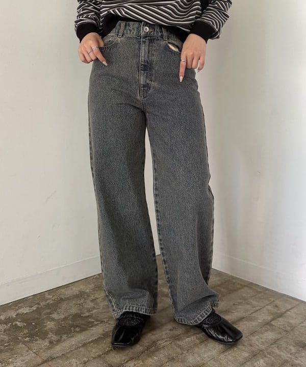 松本 佳菜子さんの「BEAMS WOMEN｜スクエア ワンハンドル バッグ」を使ったコーディネート