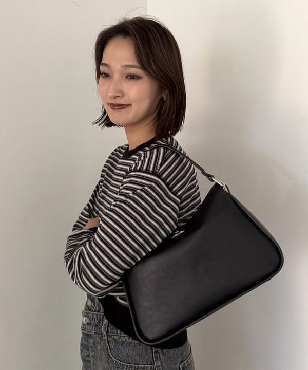 松本 佳菜子さんの「BEAMS WOMEN｜スクエア ワンハンドル バッグ」を使ったコーディネート