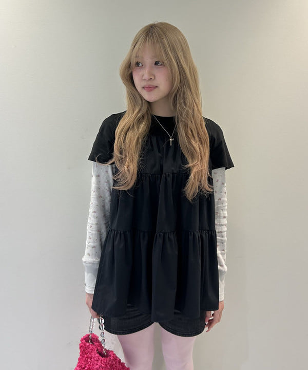 桃羽さんの「BEAMS WOMEN｜コンビ ティアード プルオーバー」を使ったコーディネート