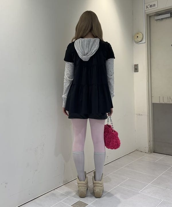 桃羽さんの「BEAMS WOMEN｜コンビ ティアード プルオーバー」を使ったコーディネート