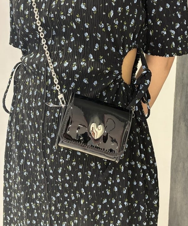 SAEさんの「BEAMS WOMEN｜フラワー プリント カットアウト ワンピース」を使ったコーディネート