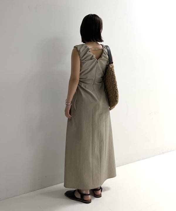 松本 佳菜子さんの「BEAMS WOMEN｜ワンハンドル ペーパー トートバッグ」を使ったコーディネート