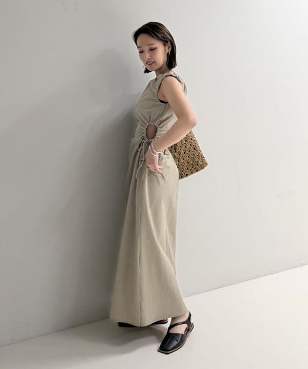 松本 佳菜子さんの「BEAMS WOMEN｜ワンハンドル ペーパー トートバッグ」を使ったコーディネート