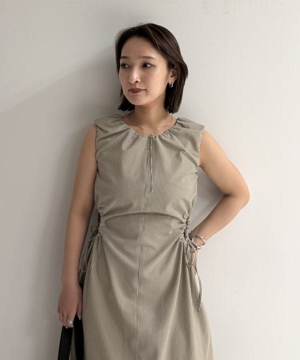 松本 佳菜子さんの「BEAMS WOMEN｜ワンハンドル ペーパー トートバッグ」を使ったコーディネート