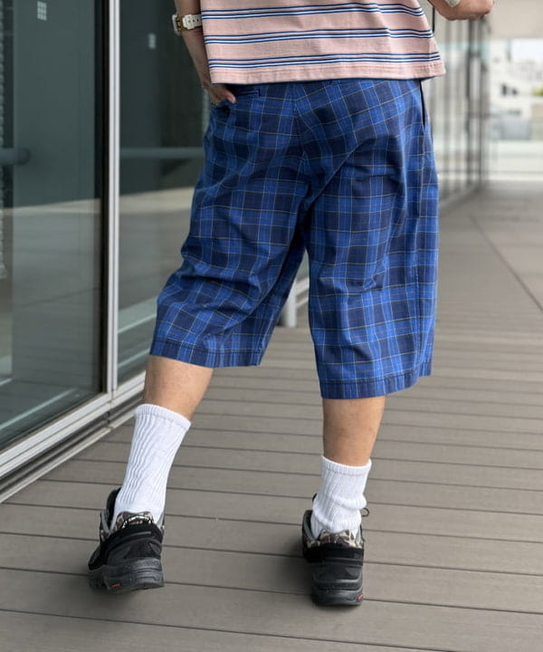 BAKU(東江 漠)さんの「BEAMS WOMEN｜タータンチェック ショートパンツ【ワイドストレートフィット】」を使ったコーディネート