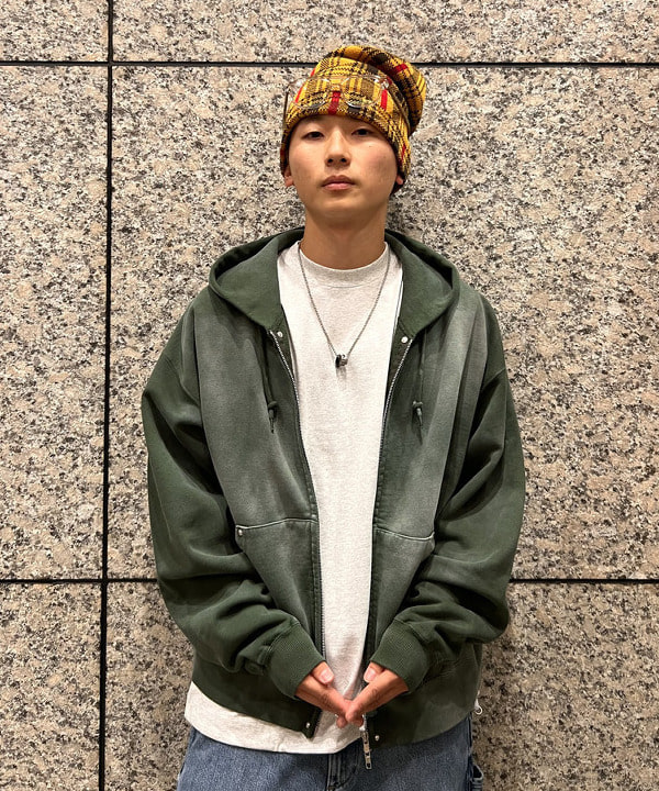 照田 拓史さんの「BEAMS WOMEN｜フェード リベット フルジップアップ フーディ 【ワイドショートフィット】」を使ったコーディネート