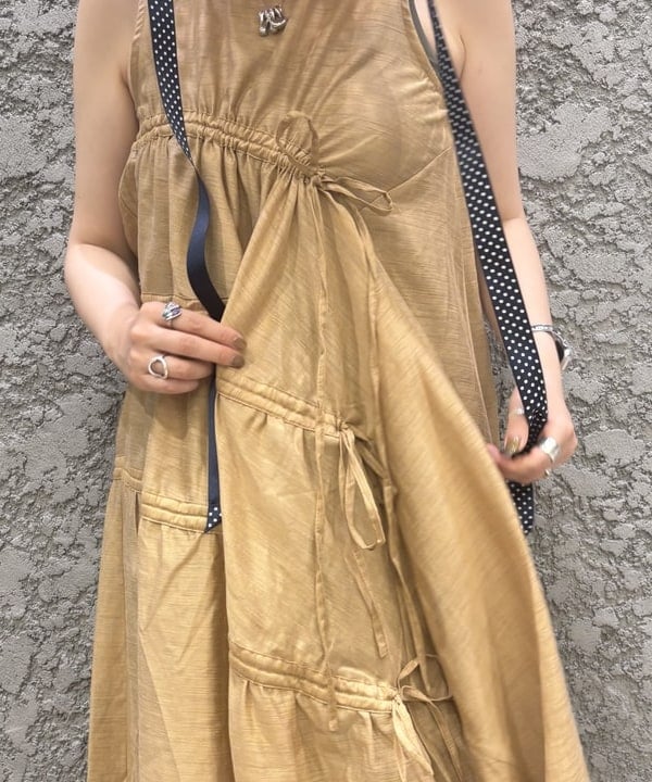 マツモト アカネさんの「BEAMS WOMEN｜GHOSPELL / Nerissa Ruched Midi Dress」を使ったコーディネート