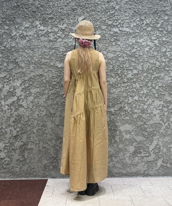 マツモト アカネさんの「BEAMS WOMEN｜GHOSPELL / Nerissa Ruched Midi Dress」を使ったコーディネート