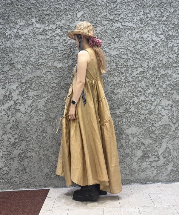 マツモト アカネさんの「BEAMS WOMEN｜GHOSPELL / Nerissa Ruched Midi Dress」を使ったコーディネート