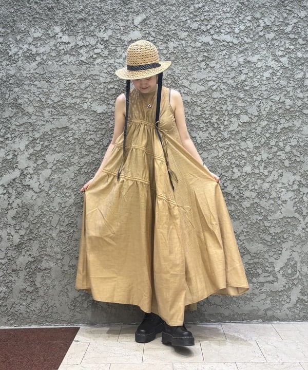 マツモト アカネさんの「BEAMS WOMEN｜GHOSPELL / Nerissa Ruched Midi Dress」を使ったコーディネート