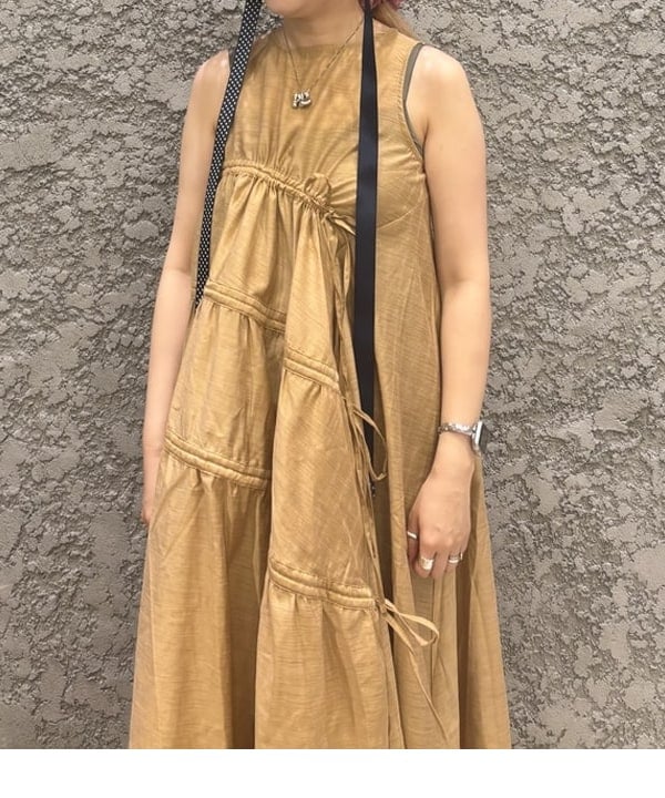 マツモト アカネさんの「BEAMS WOMEN｜GHOSPELL / Nerissa Ruched Midi Dress」を使ったコーディネート