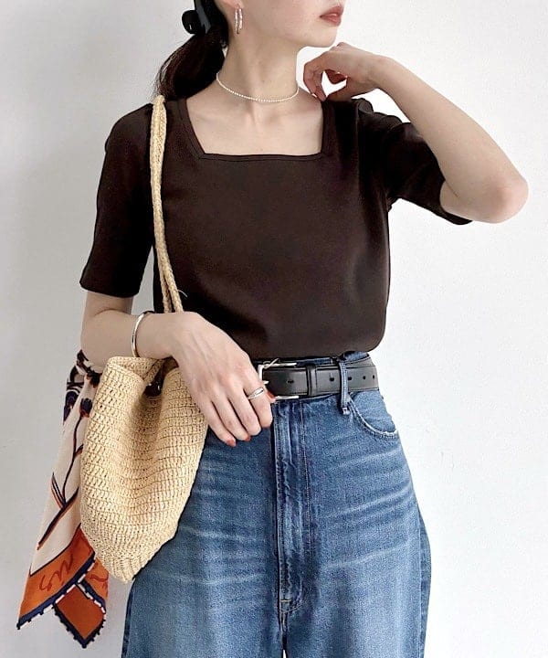 shibataさんの「BEAMS WOMEN｜【別注】スタイリスト佐藤佳菜子 &times; SLOANE / スクエアネック リブ Tシャツ」を使ったコーディネート