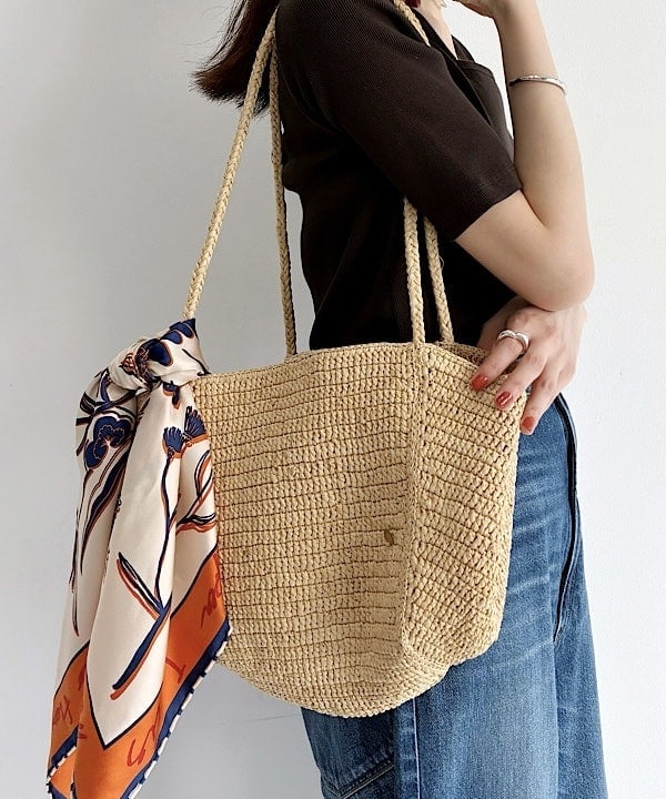 shibataさんの「BEAMS WOMEN｜【別注】スタイリスト佐藤佳菜子 &times; SLOANE / スクエアネック リブ Tシャツ」を使ったコーディネート