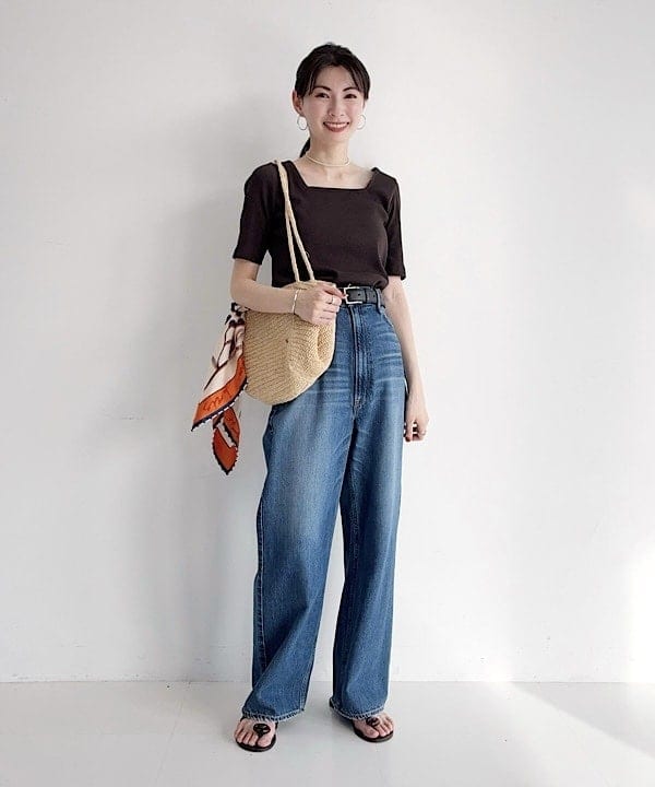 shibataさんの「BEAMS WOMEN｜【別注】スタイリスト佐藤佳菜子 &times; SLOANE / スクエアネック リブ Tシャツ」を使ったコーディネート