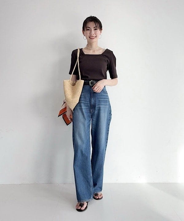 shibataさんの「BEAMS WOMEN｜【別注】スタイリスト佐藤佳菜子 &times; SLOANE / スクエアネック リブ Tシャツ」を使ったコーディネート