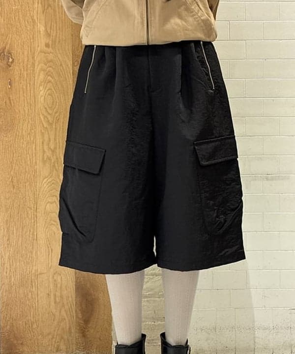 江口 息吹さんの「BEAMS WOMEN｜カーゴ ハーフ パンツ」を使ったコーディネート