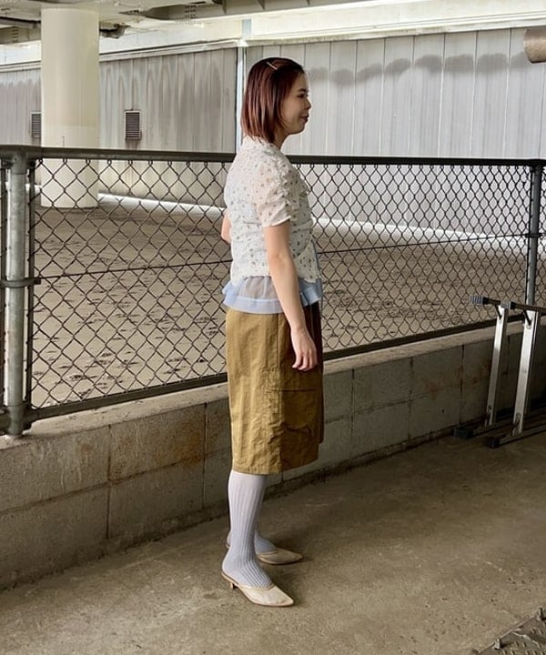 早川 萌子さんの「BEAMS WOMEN｜フラワー プリント シャーリング シャツ」を使ったコーディネート