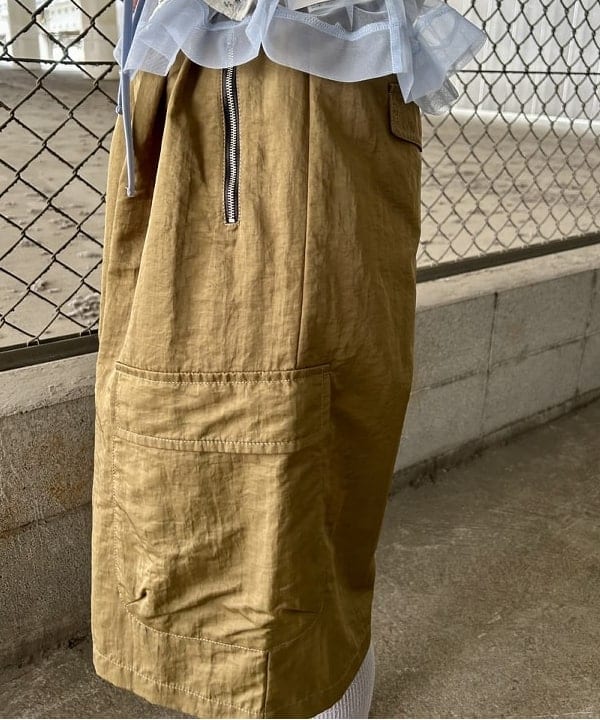 早川 萌子さんの「BEAMS WOMEN｜フラワー プリント シャーリング シャツ」を使ったコーディネート