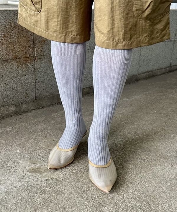 早川 萌子さんの「BEAMS WOMEN｜フラワー プリント シャーリング シャツ」を使ったコーディネート