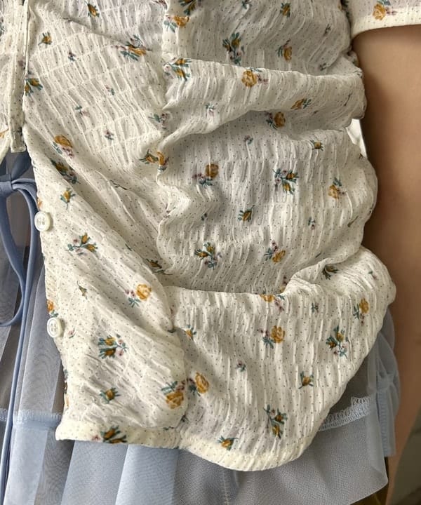 早川 萌子さんの「BEAMS WOMEN｜フラワー プリント シャーリング シャツ」を使ったコーディネート