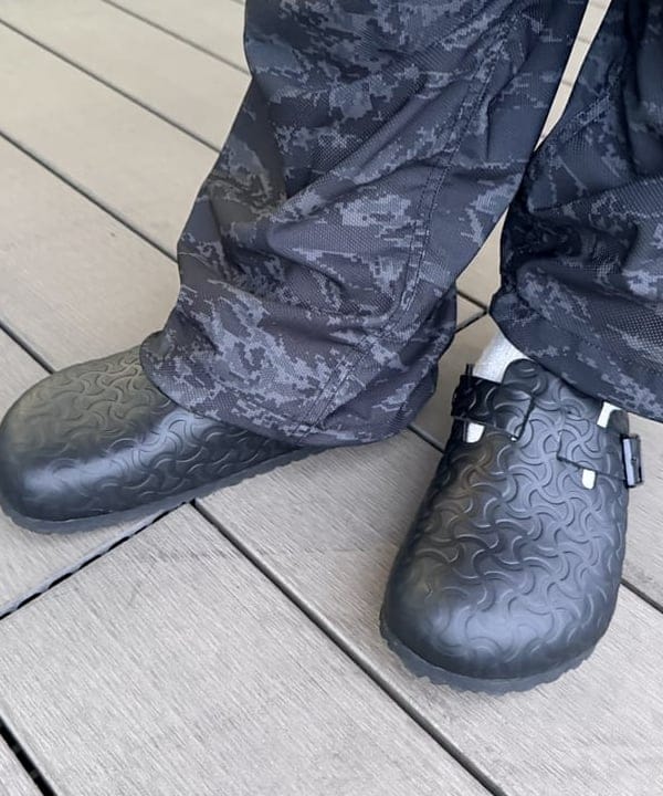 BAKU(東江 漠)さんの「BEAMS WOMEN｜【別注】BIRKENSTOCK / BOSTON &ldquo;BONE PATTERN&rdquo; Smooth BLACK」を使ったコーディネート