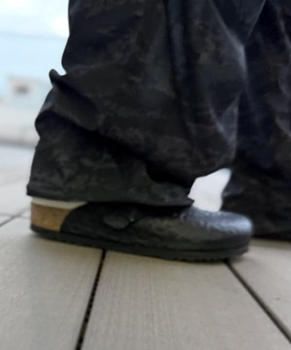 BAKU(東江 漠)さんの「BEAMS WOMEN｜【別注】BIRKENSTOCK / BOSTON &ldquo;BONE PATTERN&rdquo; Smooth BLACK」を使ったコーディネート